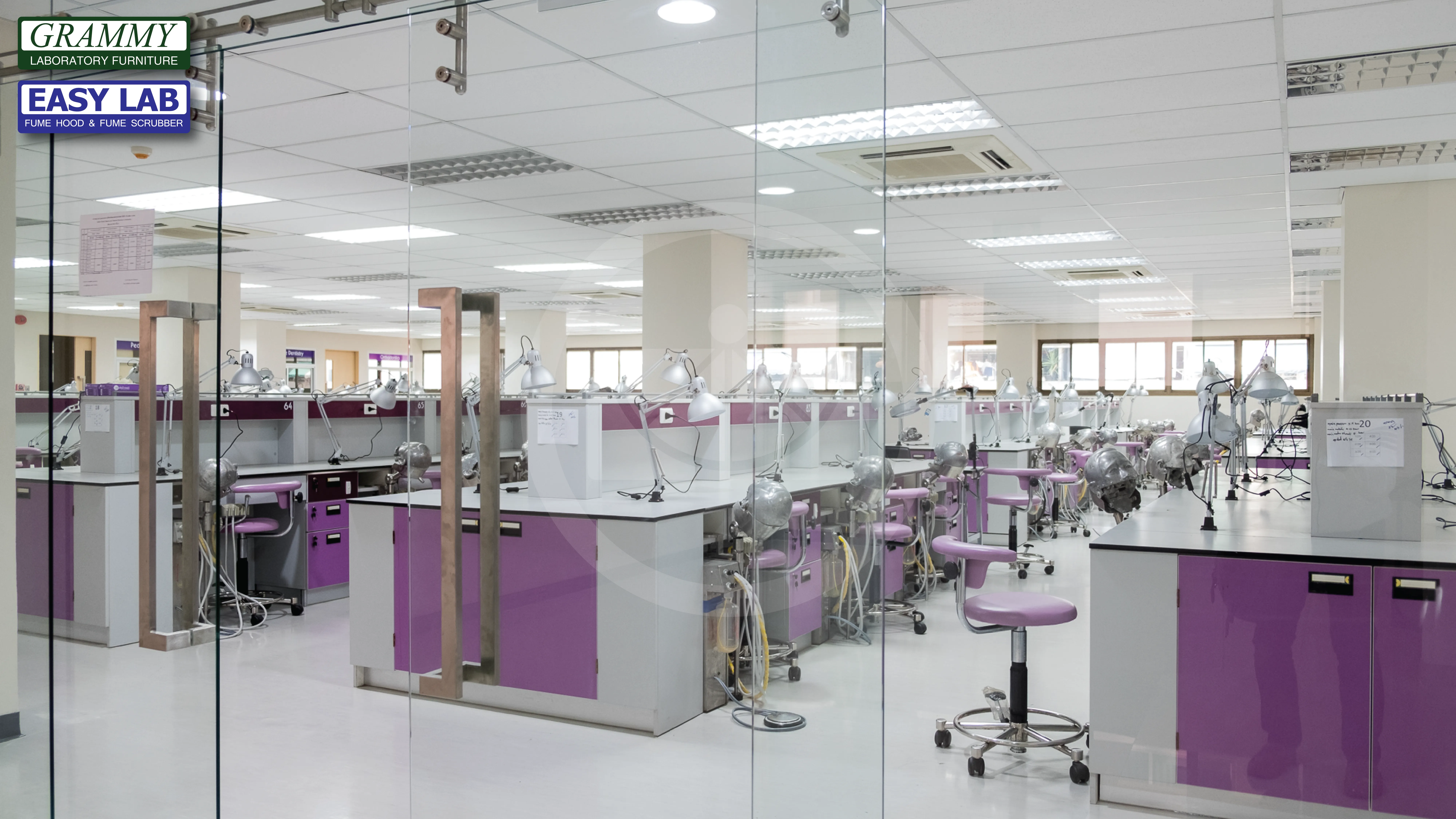 ติดตั้งโต๊ะปฏิบัติการ GRAMMY & ตู้ดูดควัน EASY LAB
